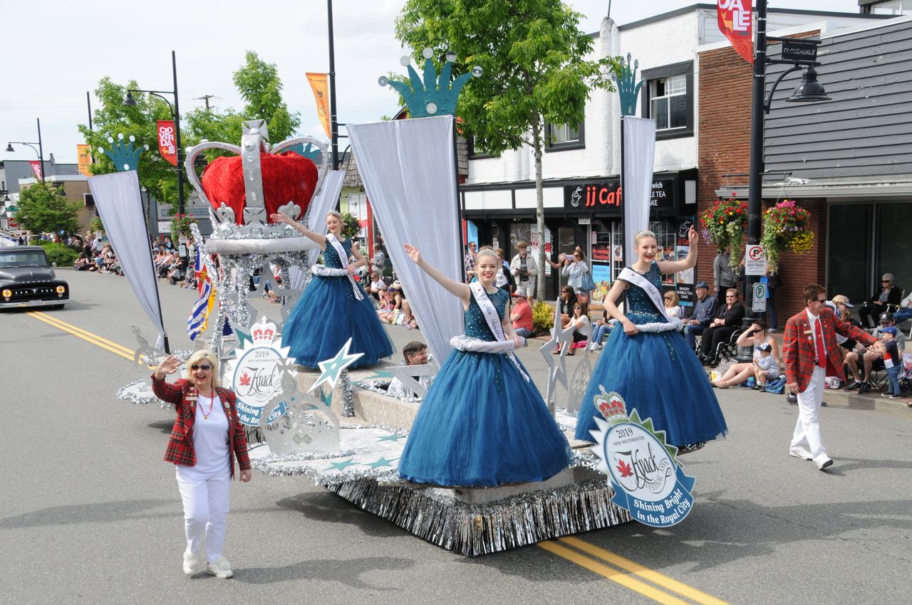 Cloverdale Rodeo Parade floats and marchers on the street