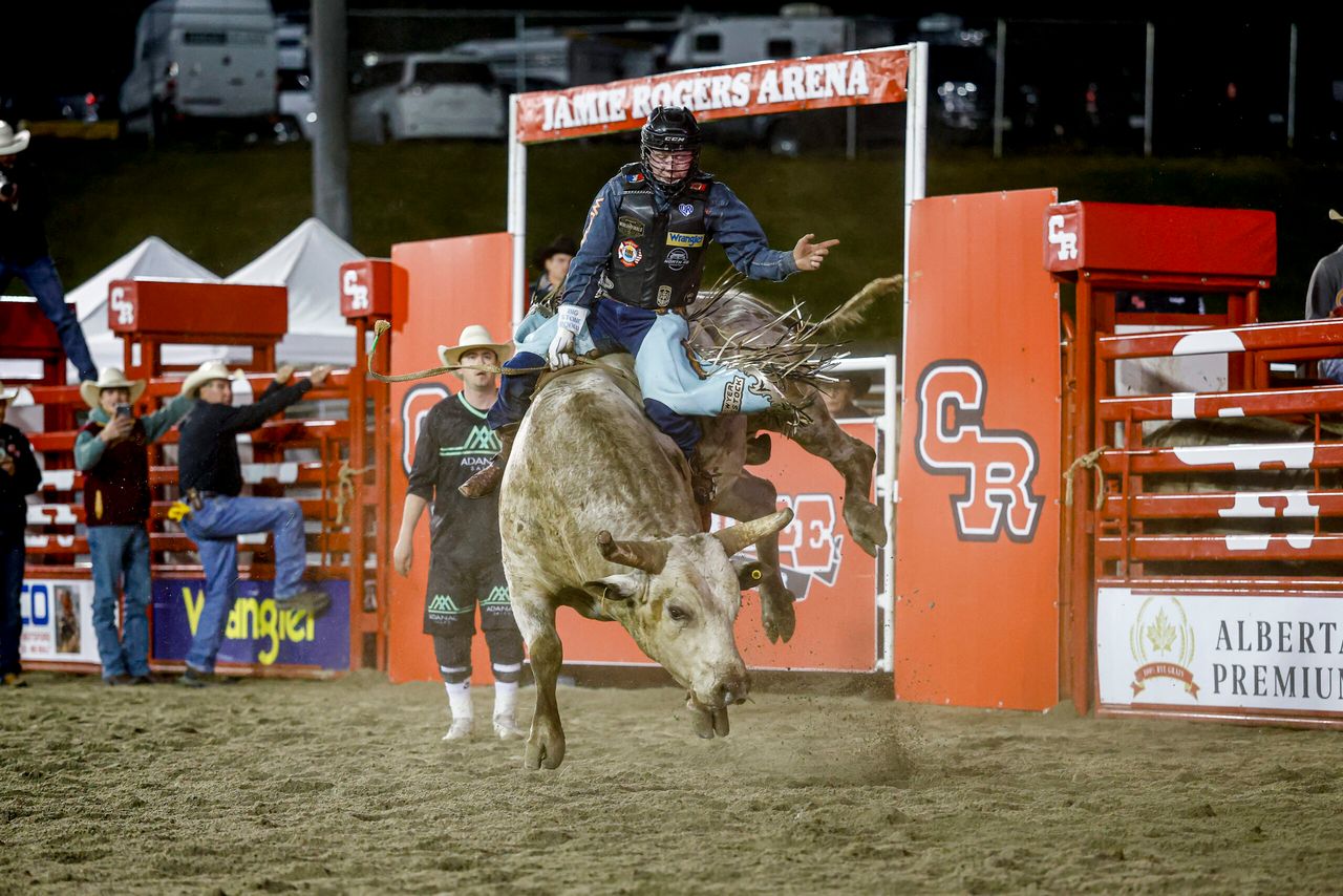 ASHTON SAHLI (LACOMBE, AB) . 826 PERLICH BROS FALLEN ANGEL Cloverdale Round 2